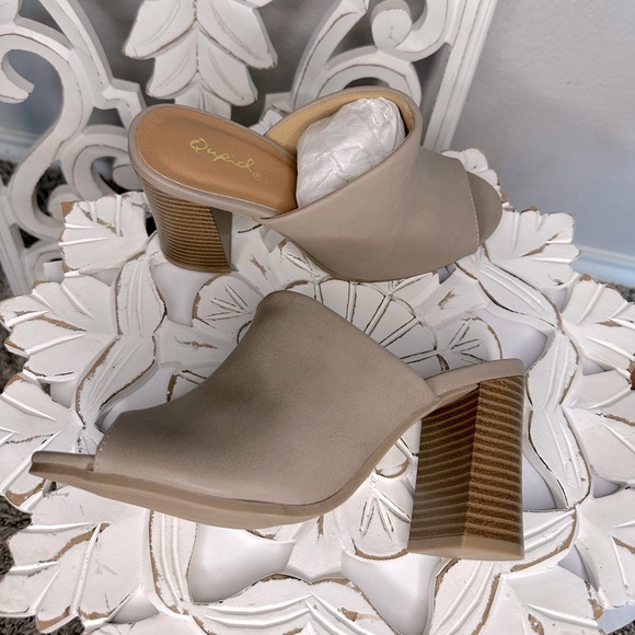Dorcas mules Open/peep toed Heel Mule in taupe BRAND NEW IN BOX! - Picture 3 of 8